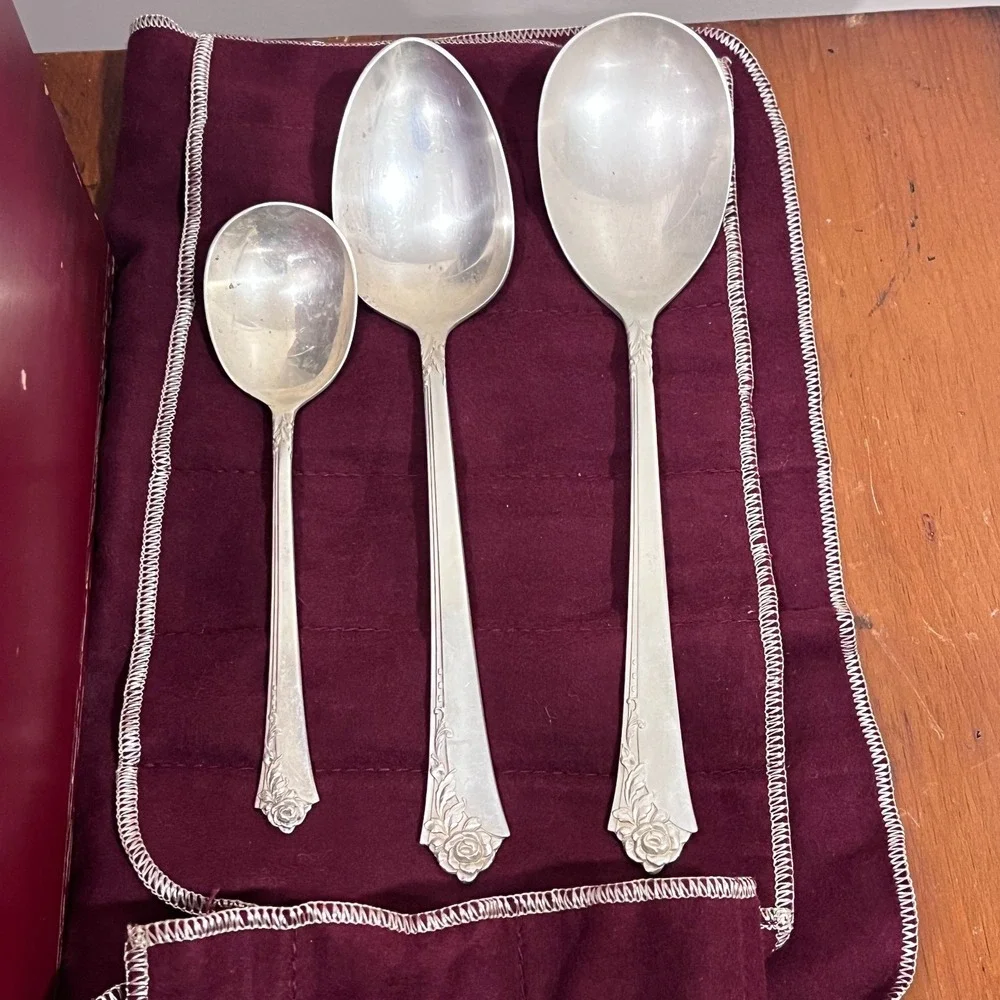 Damask Rose by Oneida Sterling Silver Flatware Set For 12 Service 96 pieces, Box